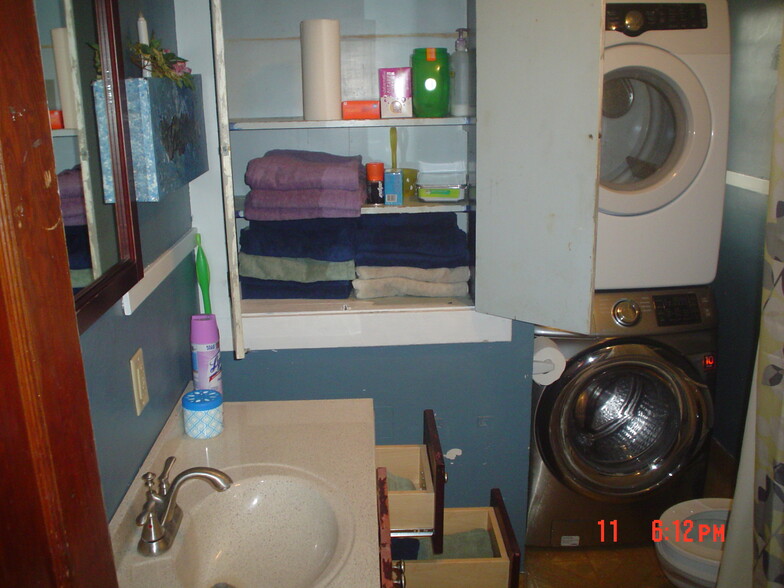 Cavernbathroom-washer and Dryer - 713 Main St