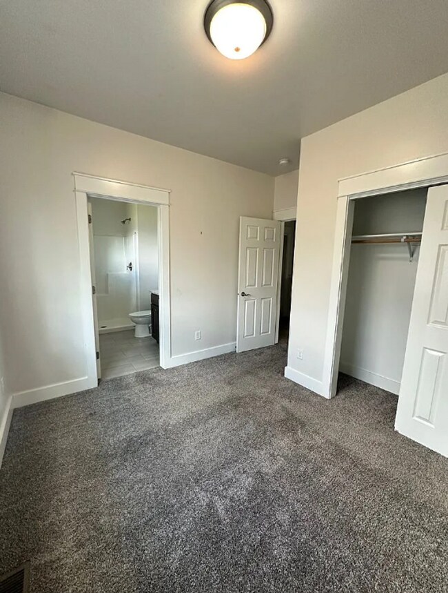 Building Photo - 365 N Ferguson Ave