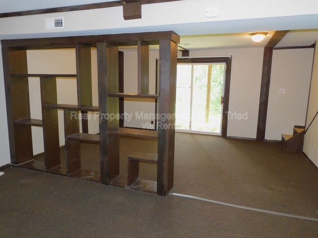 Building Photo - 911 Tipperary Dr