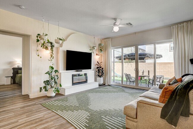 Building Photo - BEAUTIFUL 3 BED 2 BATH IN GATED MOUNTAINS ...