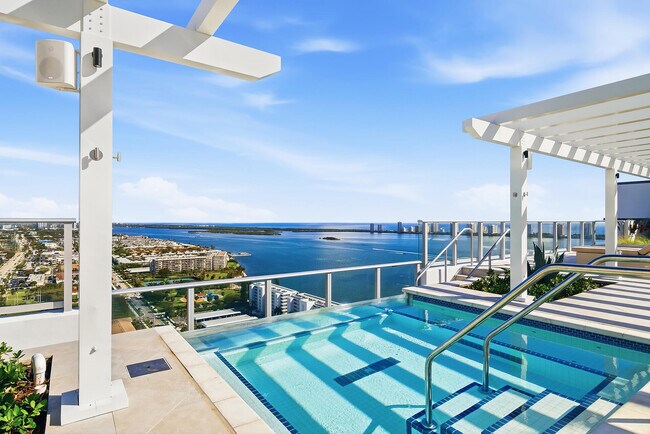 Building Photo - 220 Lake Shore Dr