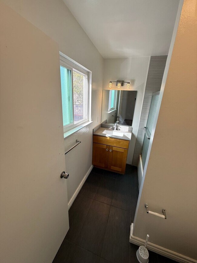 Building Photo - Paradise Manor Condo for lease