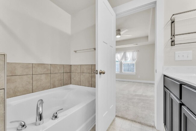 Building Photo - **SPECIAL LEASE INCENTIVE** Beautiful 3 BR...