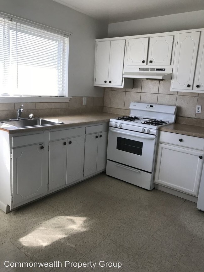 Building Photo - 2 br, 1 bath Apartment - 8 Pollux Circle East