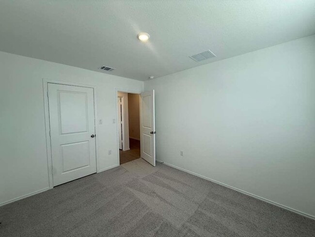 Building Photo - 205 Herald Dr