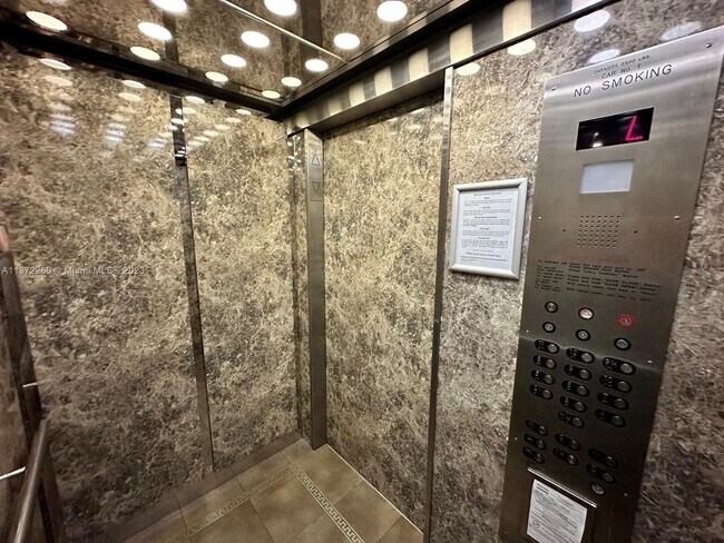 Building Photo - 900 NE 18th Ave