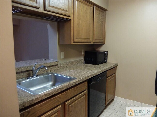 Building Photo - 1818 Ravens Crest Dr