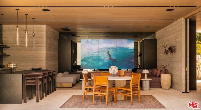 Building Photo - 6889 Dume Dr