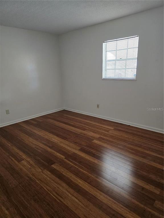 Building Photo - 712 Oakgrove Dr