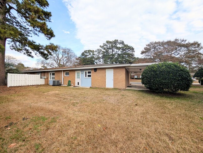 Building Photo - Serene 2BR Living in Seagate Near Market Common - Long Term Rental