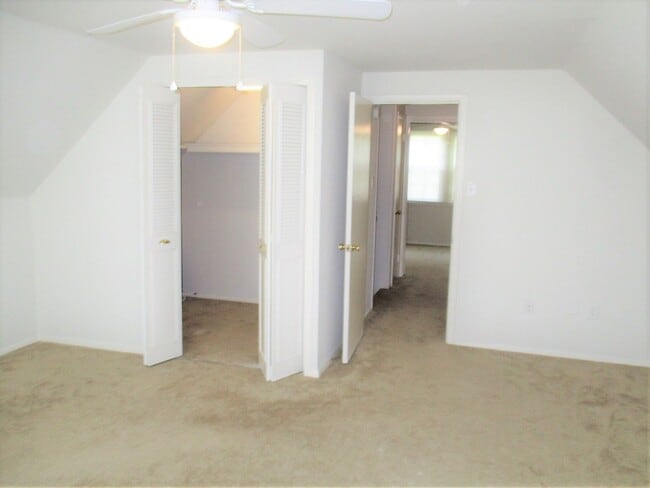 Building Photo - Beautiful 4 Bed 2 Bath Home Sitting On A Spacious Lot In Serene Greenbriar