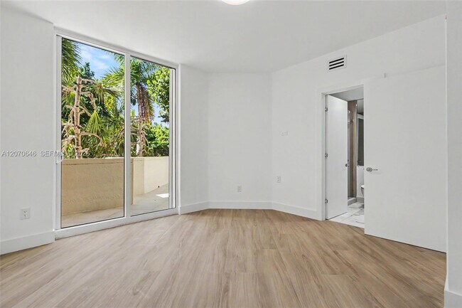 Building Photo - 731 Crandon Blvd