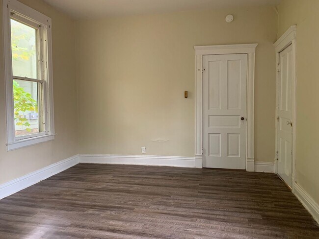 Building Photo - 415-417 Oak