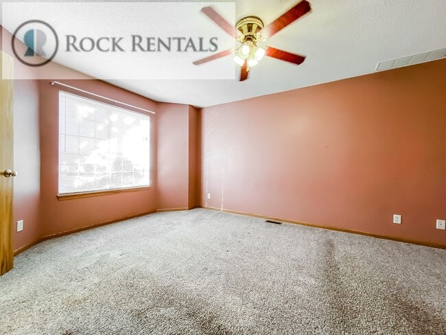 Building Photo - Beautiful 3 Bed 2 Bath Home in Quiet Neighborhood