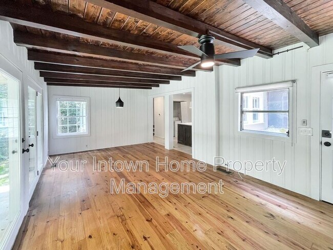 Building Photo - 1080 Benteen Ave SE