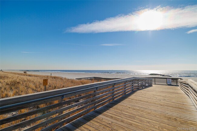 Building Photo - 277 W Broadway