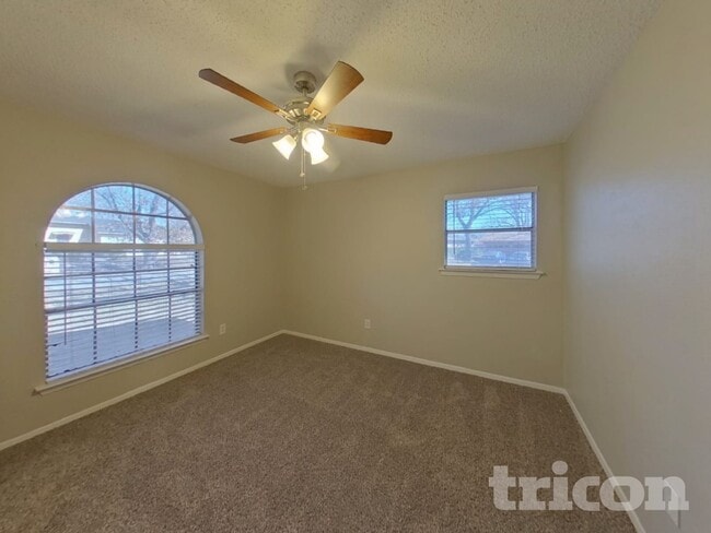 Building Photo - 1012 Wembley Rd