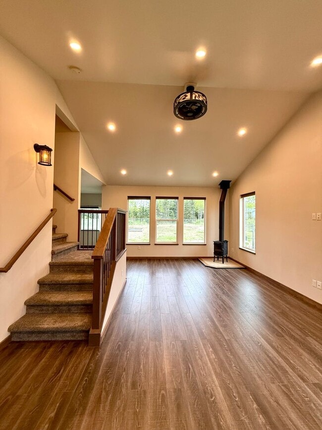 Building Photo - LIKE NEW K-BEACH HOME!