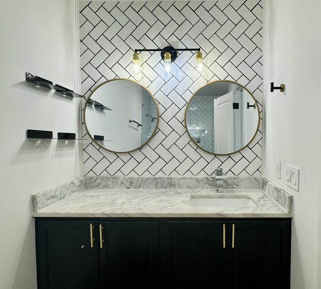 Building Photo - 1904 Variations Dr NE