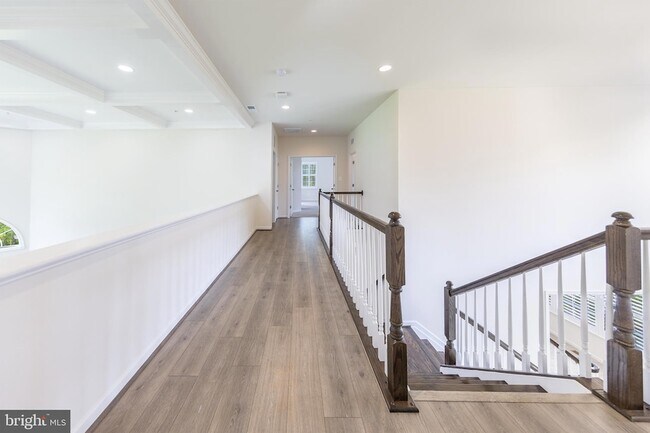 Building Photo - 7640 Knotting Hl Ln