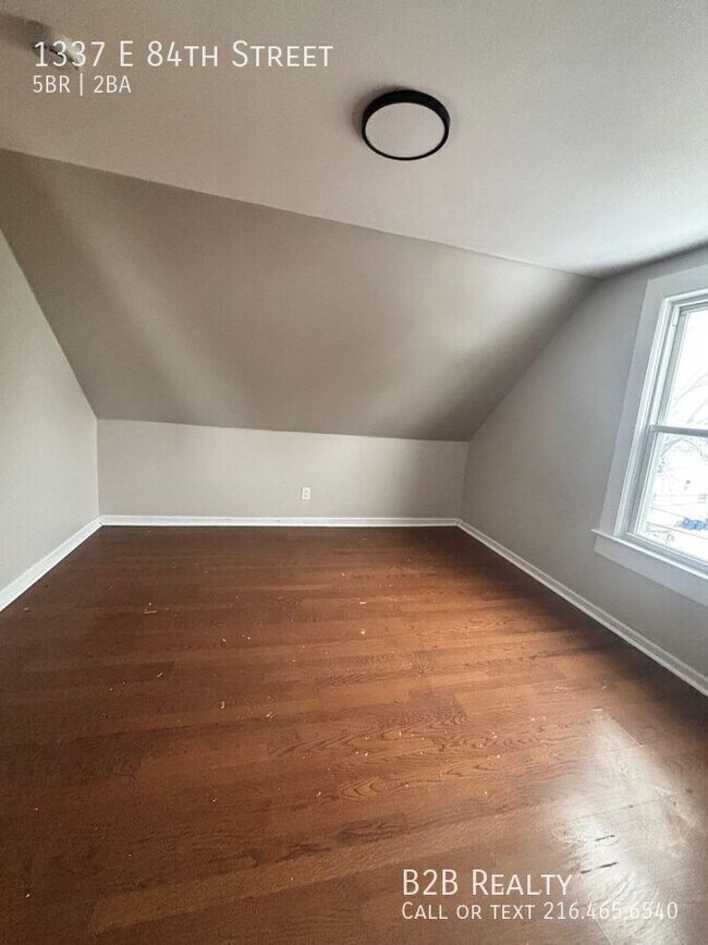 Building Photo - 1337 E 84th St