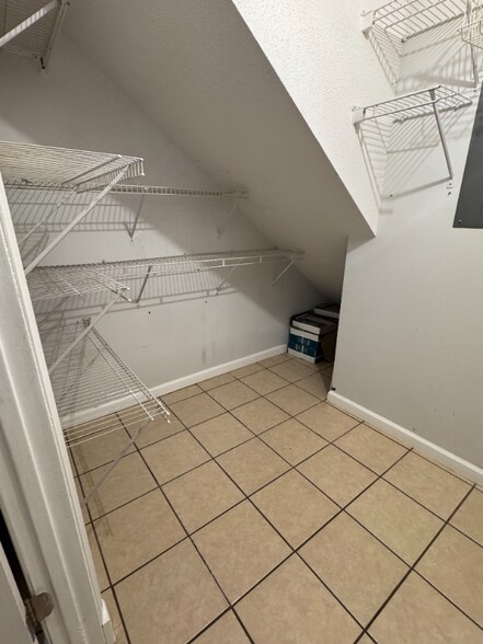 Building Photo - 109 Hampton Dr