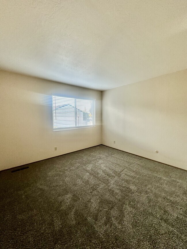 Building Photo - 3540 Northwood Dr.