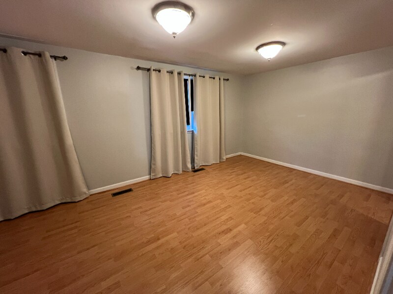 Building Photo - 643 47th St