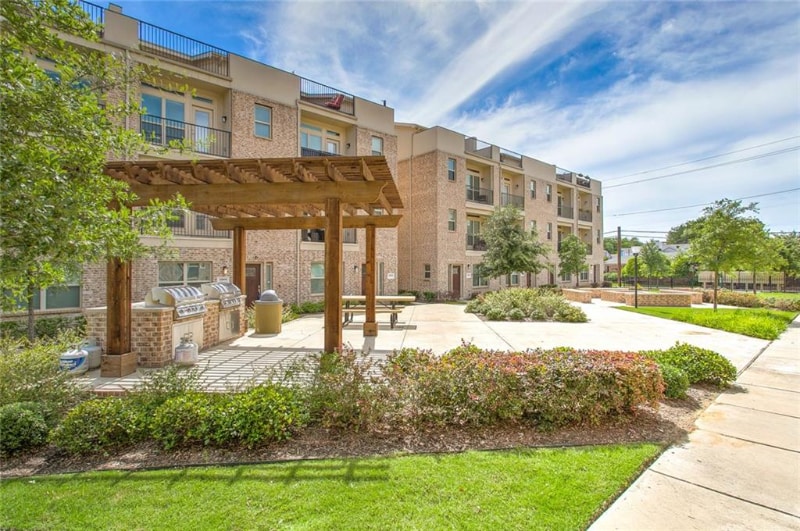 Building Photo - 1310 Rancho Mirage Dr