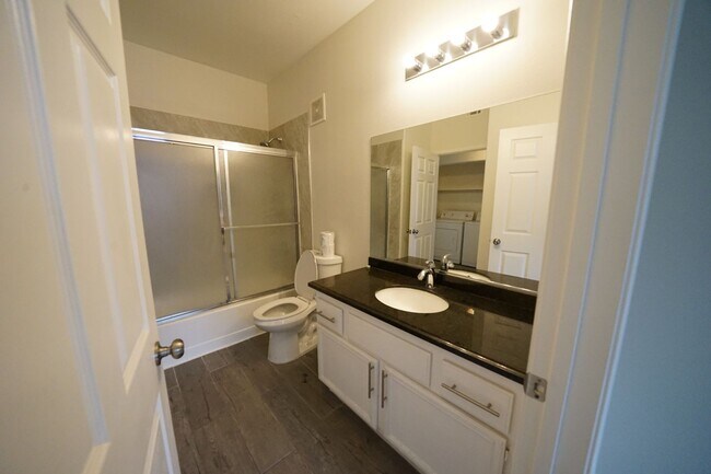 Building Photo - SHOWINGS START 4/1/2025