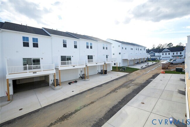 Building Photo - 15337 Sunray Wy