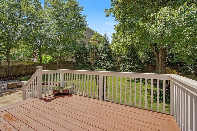 Building Photo - Spacious and Move-in Ready 4-Bedroom in Cary!