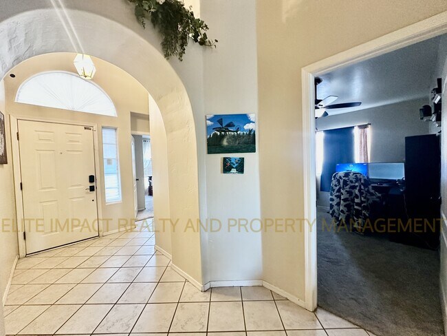 Building Photo - 7510 N Thornwood Rd