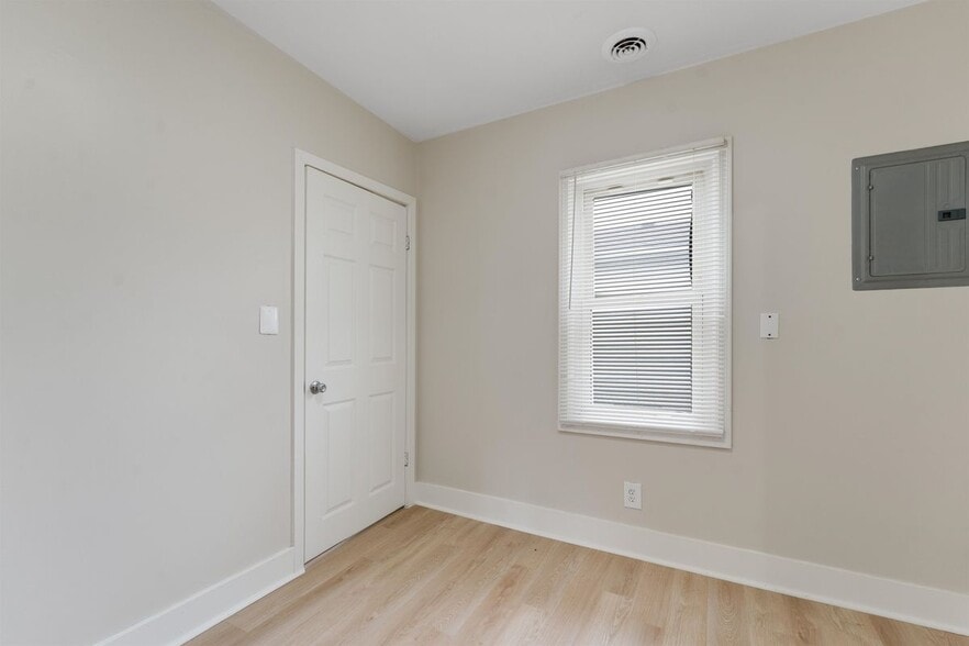 Building Photo - 24646 Tuscany Ave