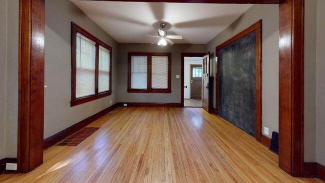 Building Photo - Affordable 6-Bedroom House close to U of M...