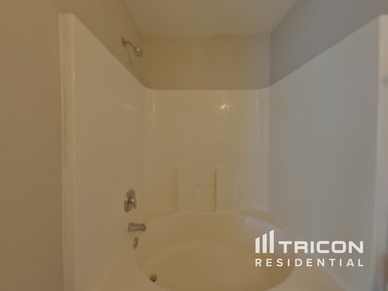 Building Photo - 4827 Canipe Dr