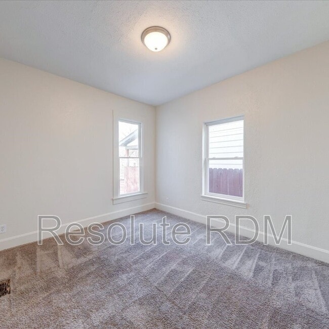 Building Photo - 1154 Villa Ave