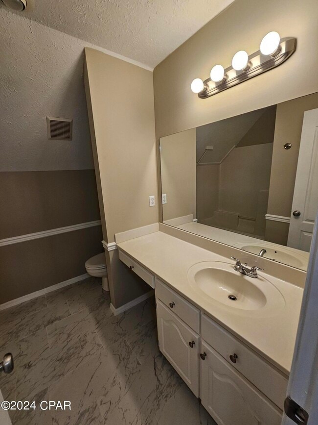 Building Photo - 2103 Coral Dr