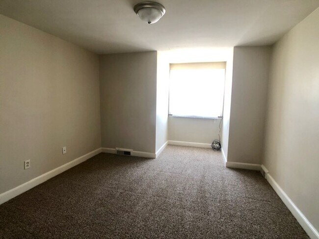 Building Photo - CHARMING 2 Bedroom Townhome Available!