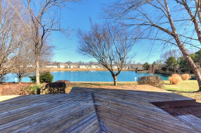 Building Photo - Beautiful 4 Bedroom 2.5 Bathroom Home with...