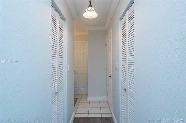 Building Photo - 2101 S Ocean Dr