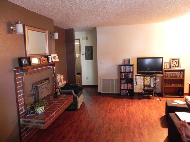 Building Photo - Pet-Friendly Condo