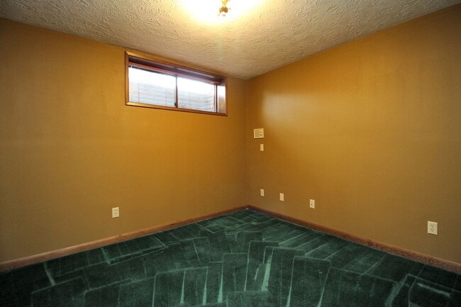 Building Photo - 2727 SE 58th Ave