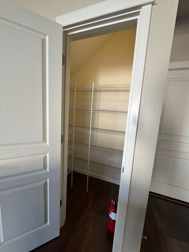 Building Photo - Amazing 3 bedroom home