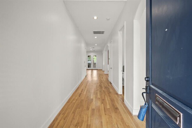 Building Photo - 9714 Braesmont Dr