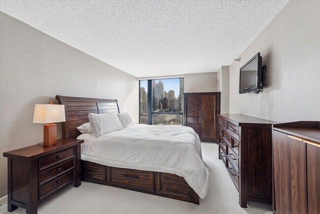 Building Photo - 1122 N Clark St