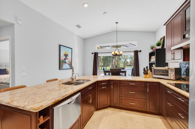 Building Photo - 7076 Middlebury Dr