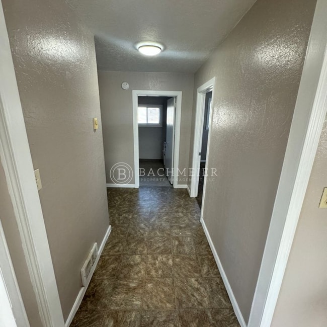 Building Photo - Enjoy living outside of town!