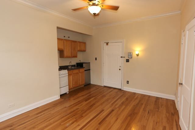 Building Photo - 4349 N Damen Ave