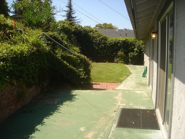 Building Photo - Charming 3BD/2BA Single Family Home in the...